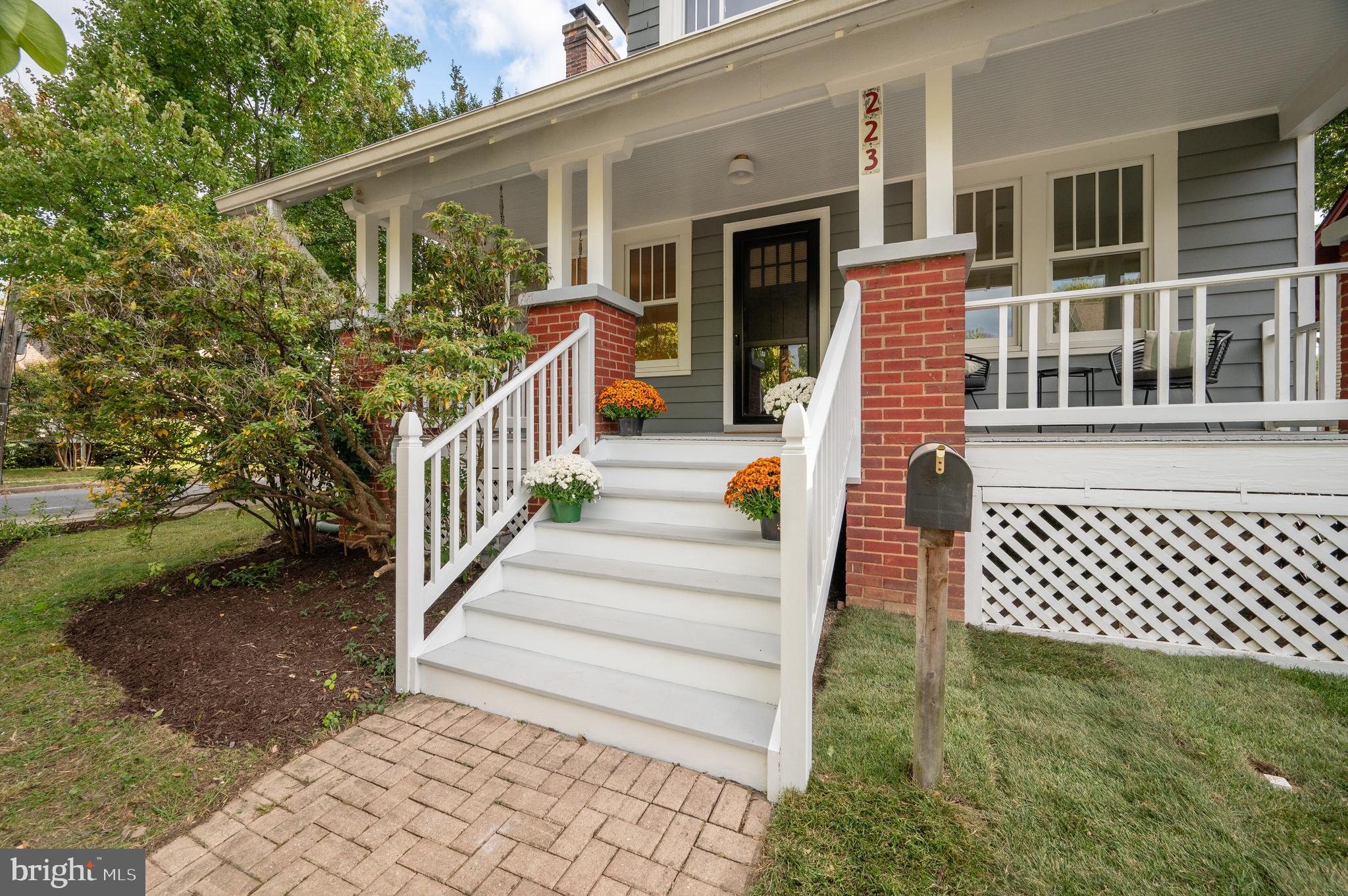 223 E Oxford Ave