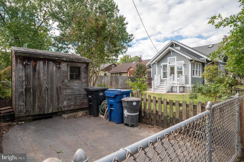 223 E Oxford Ave