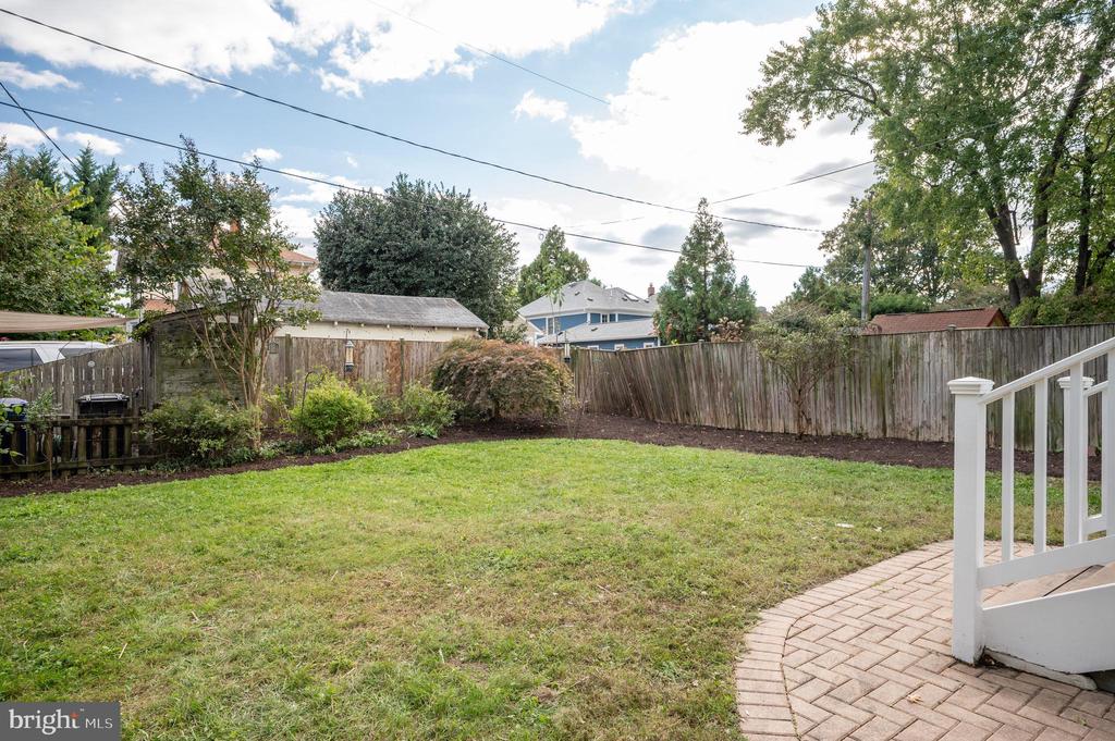 223 E Oxford Ave