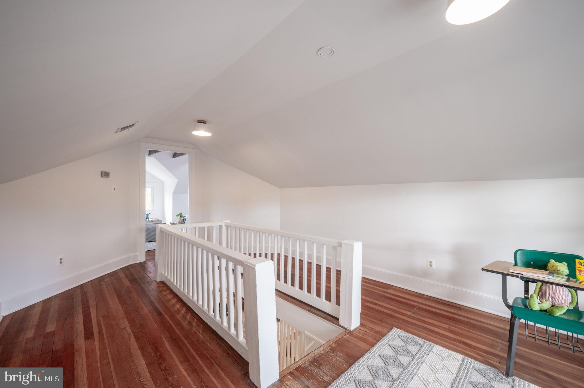 223 E Oxford Ave