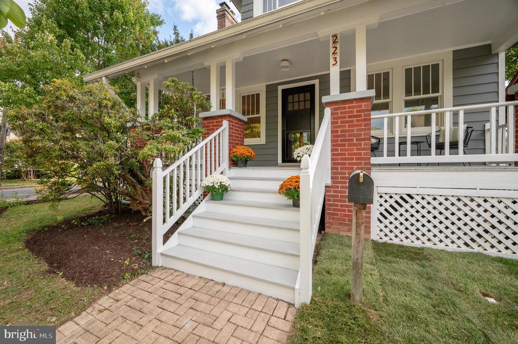 223 E Oxford Ave