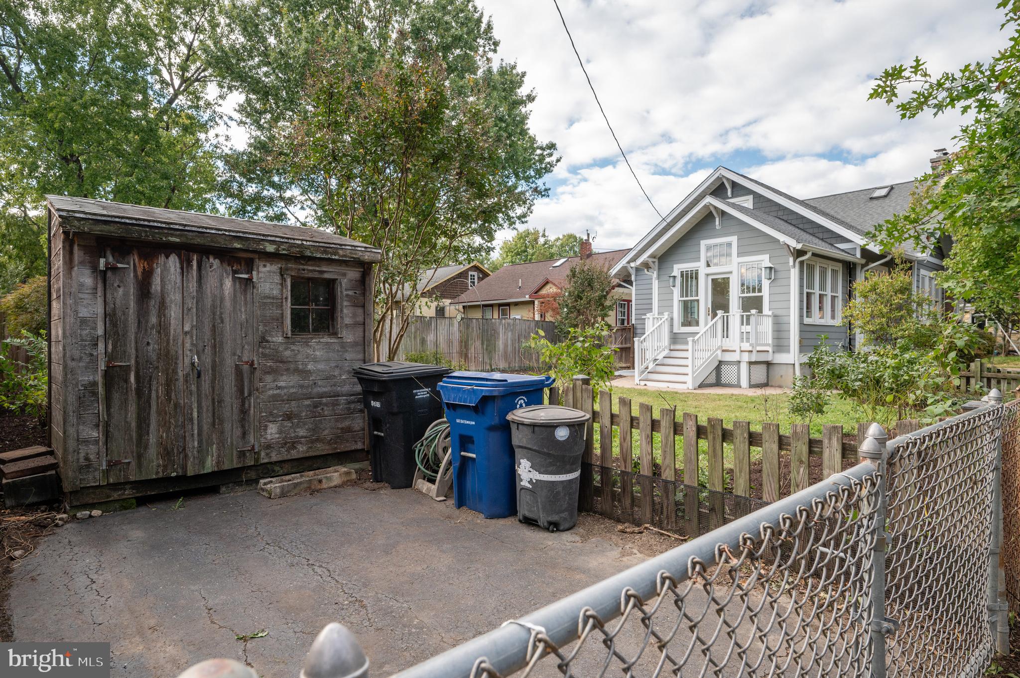 223 E Oxford Ave