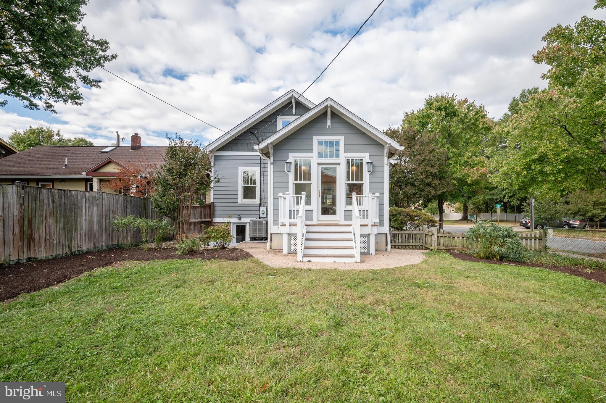 223 E Oxford Ave