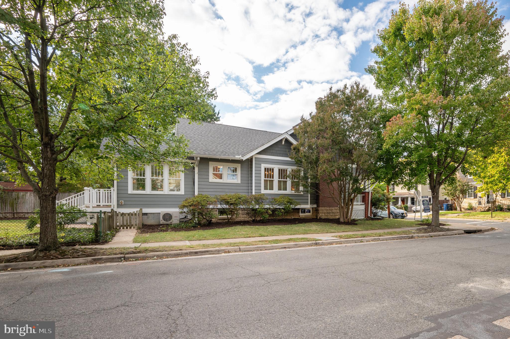 223 E Oxford Ave