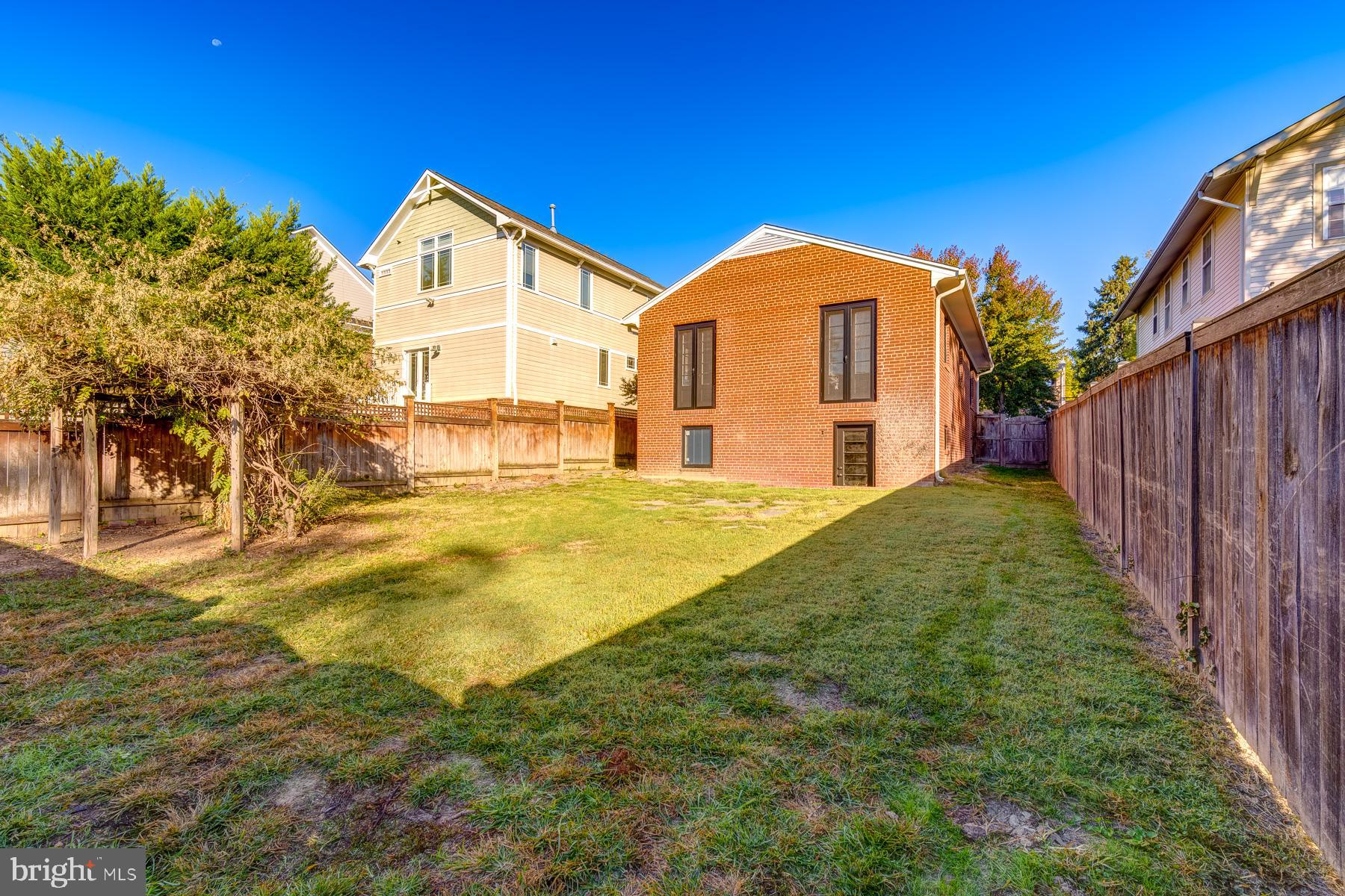213 DUNCAN AVE