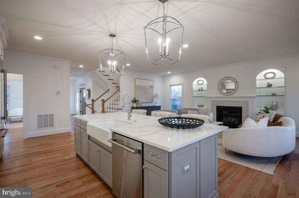 2313 Valley Dr