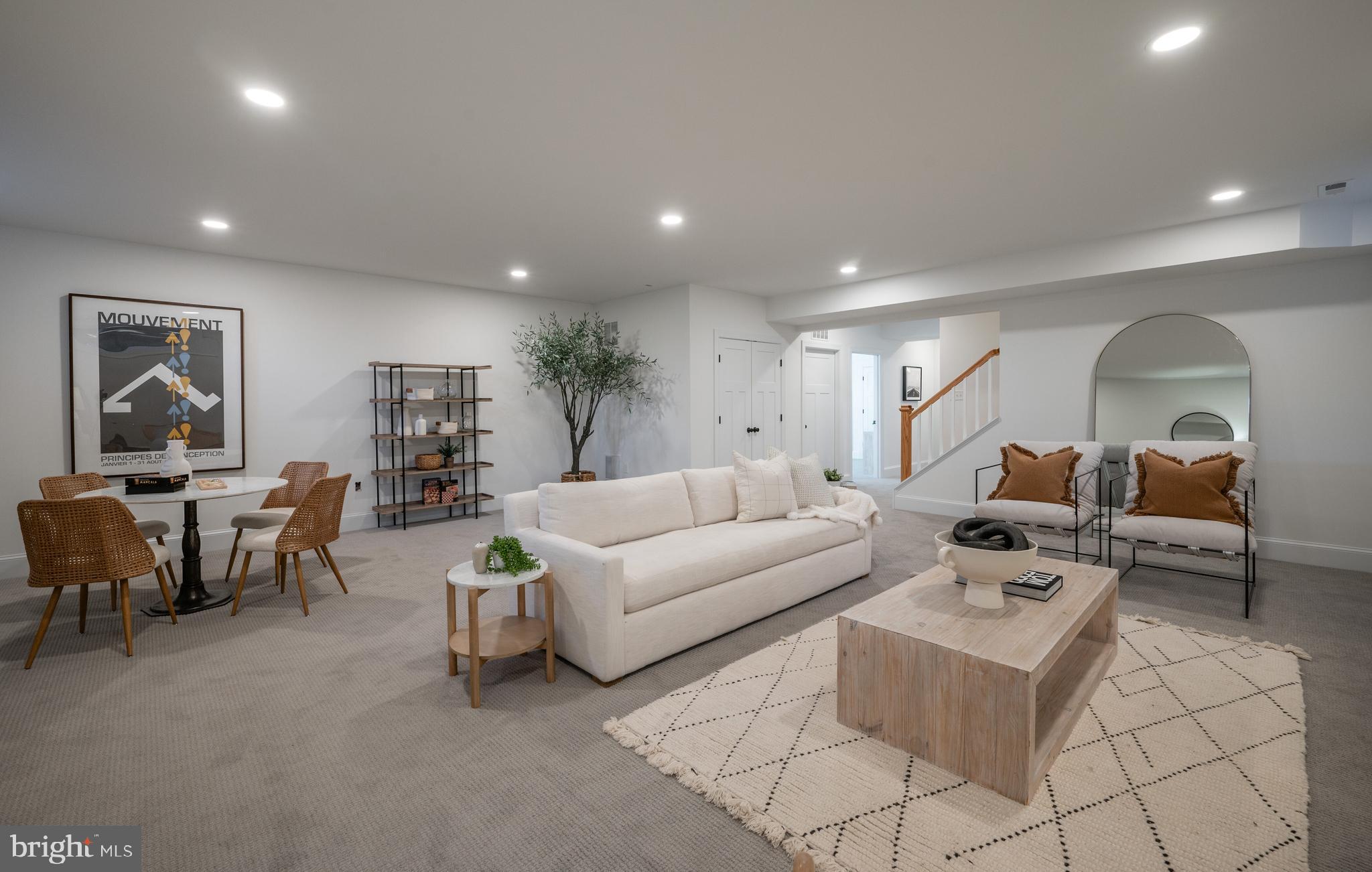 2313 Valley Dr