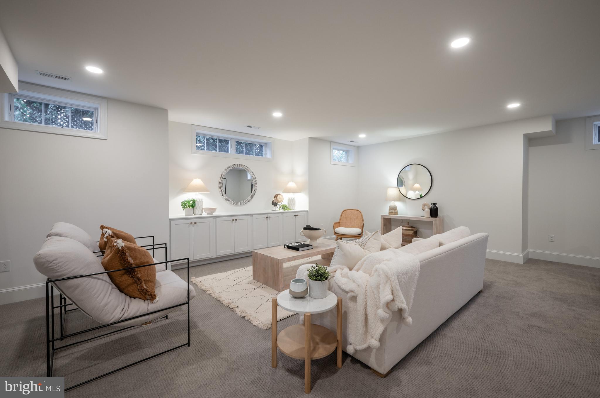 2313 Valley Dr