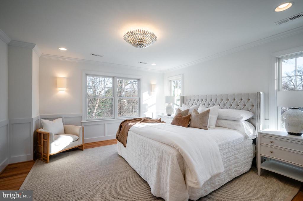2313 Valley Dr