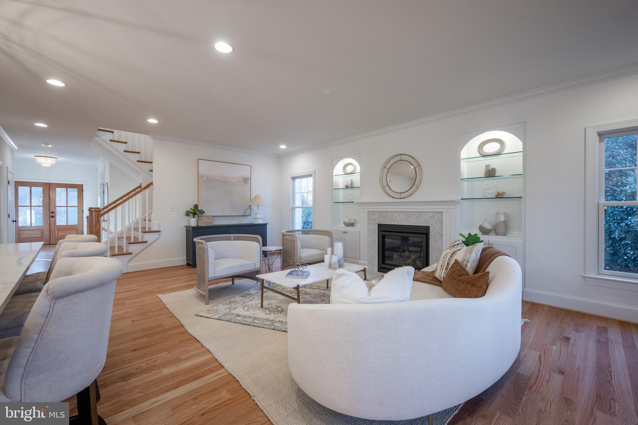 2313 Valley Dr