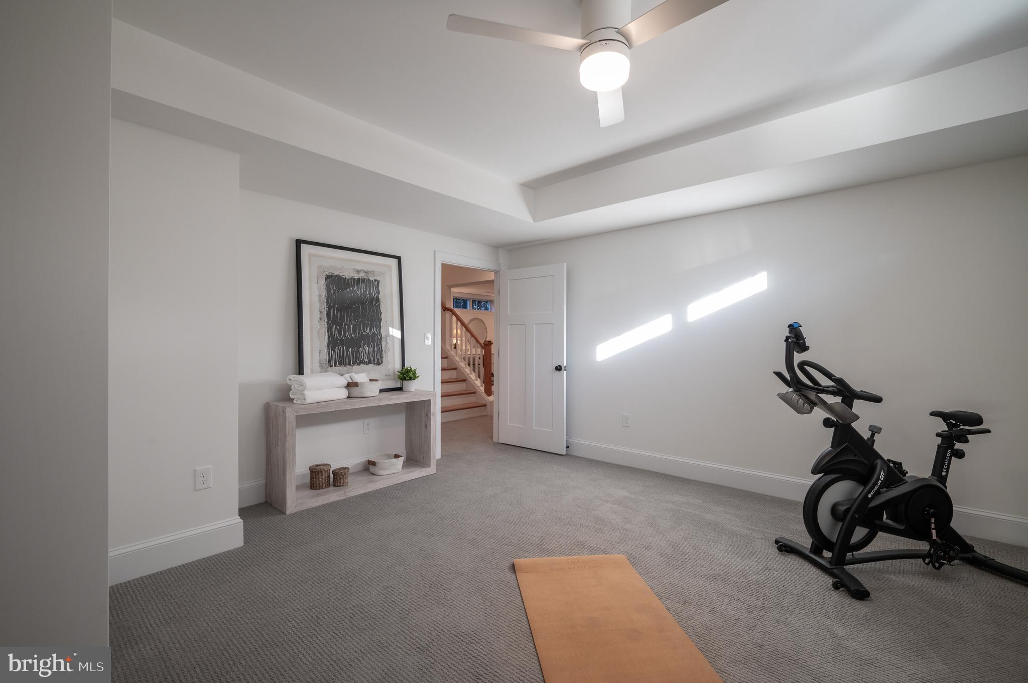2313 Valley Dr