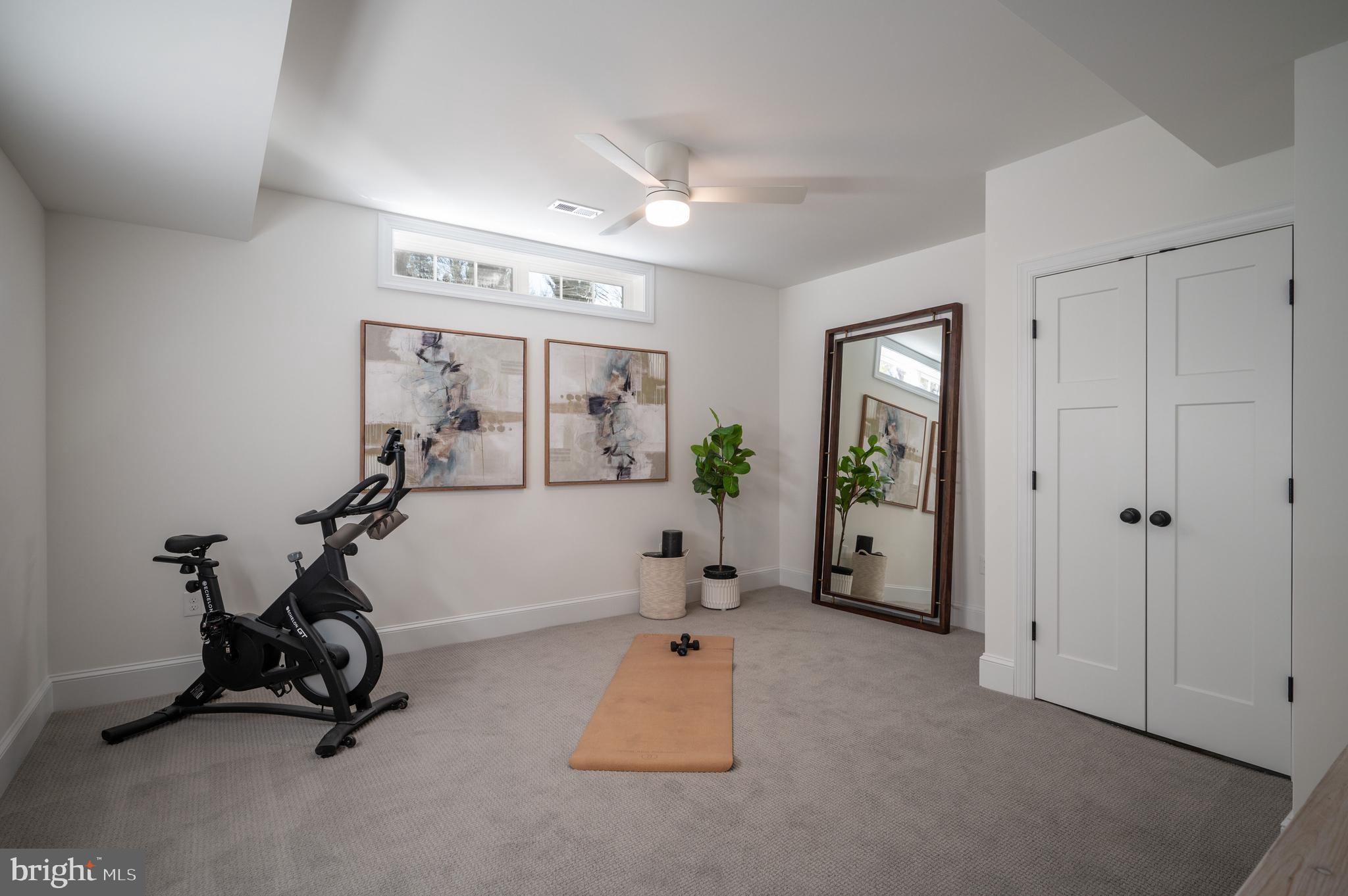 2313 Valley Dr