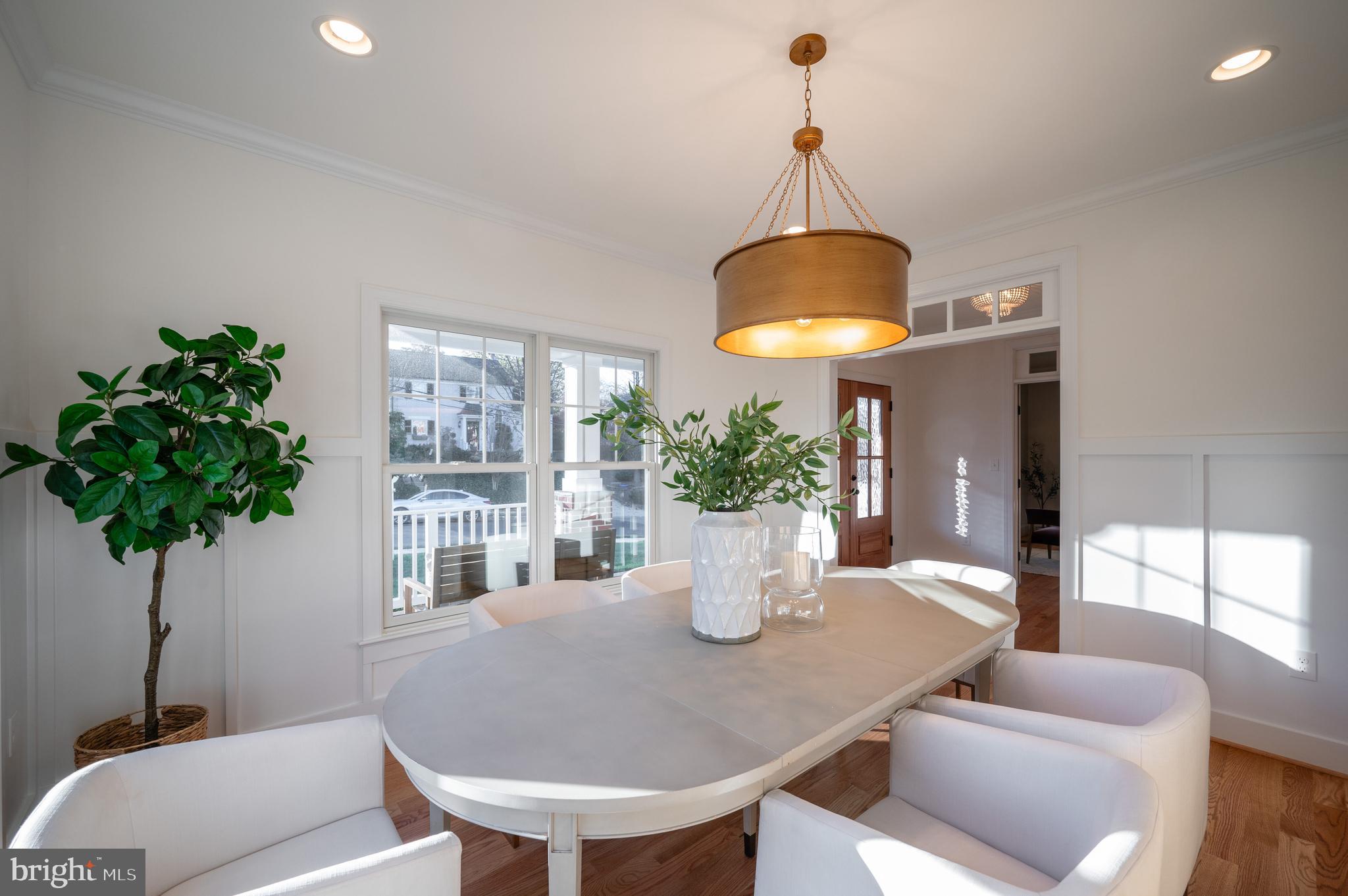 2313 Valley Dr
