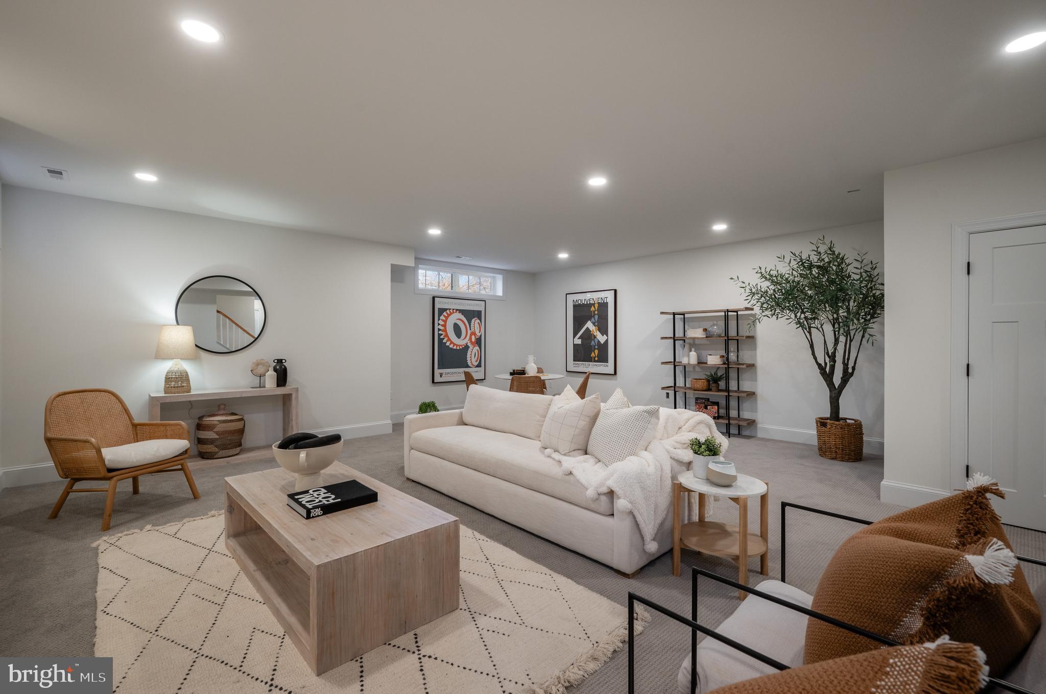 2313 Valley Dr