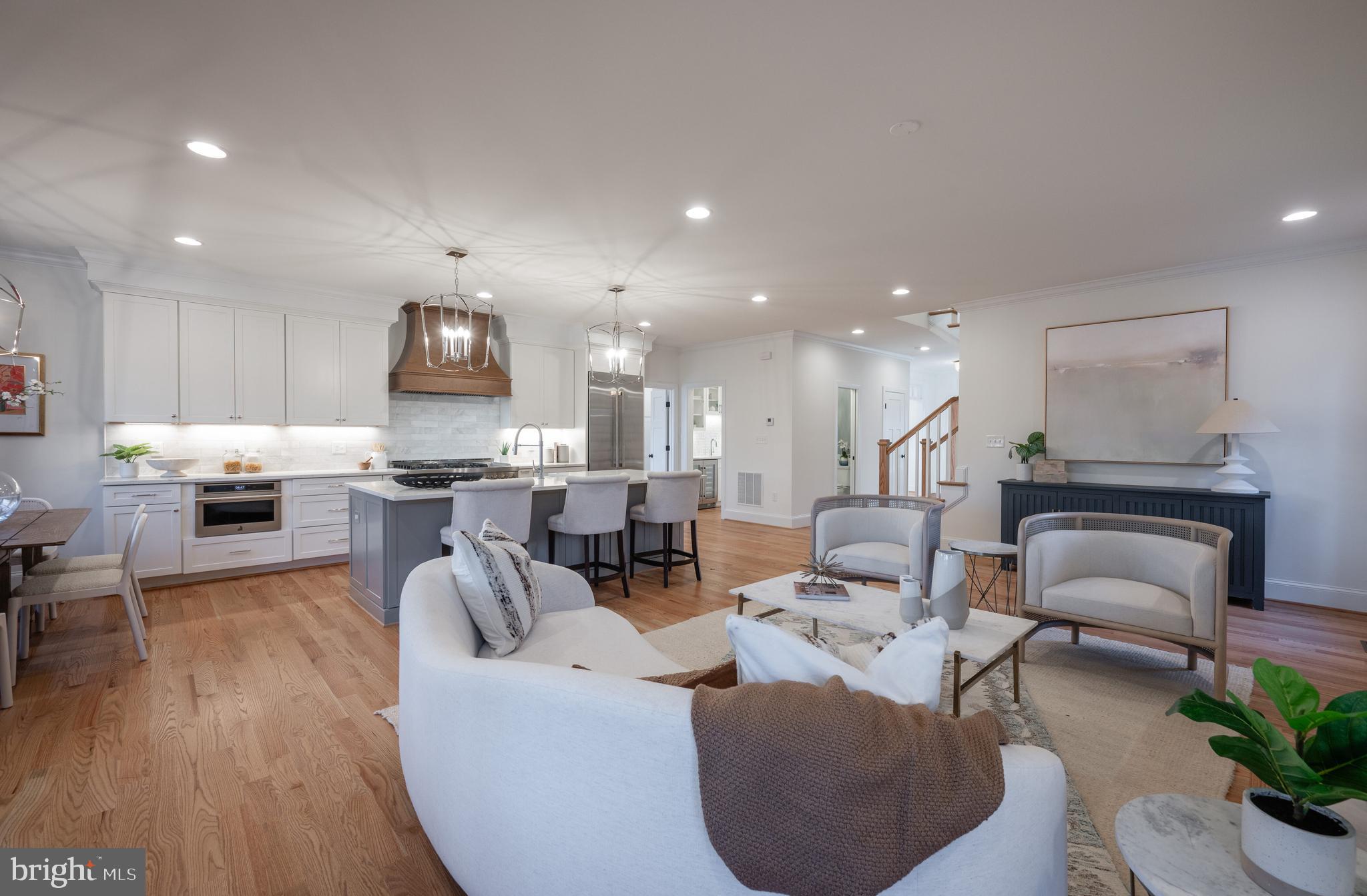 2313 Valley Dr