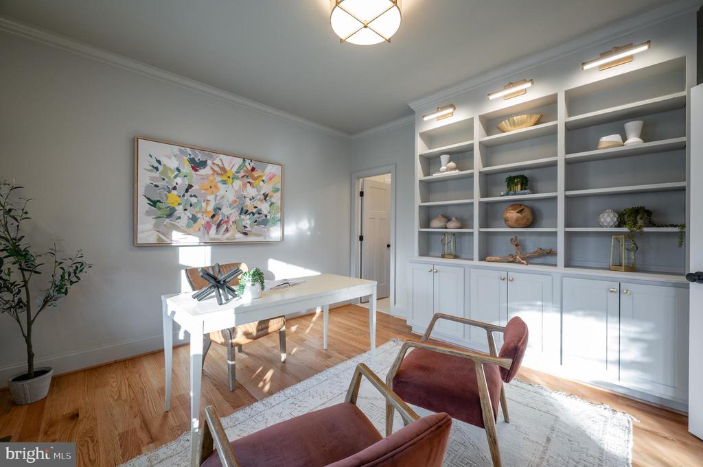2313 Valley Dr