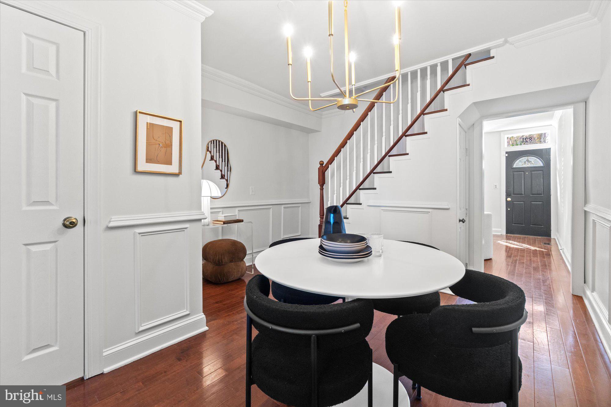821 Queen St