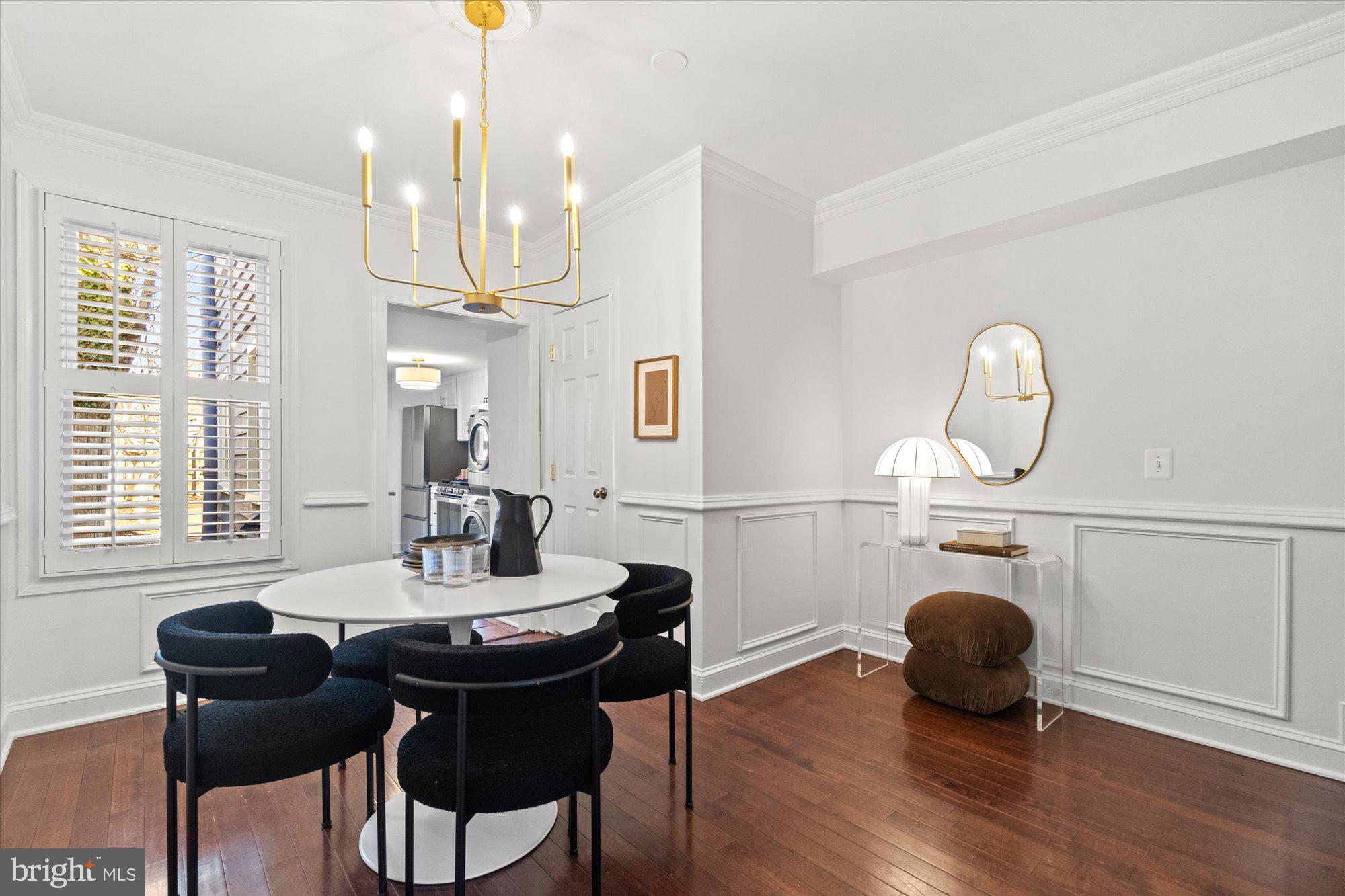 821 Queen St