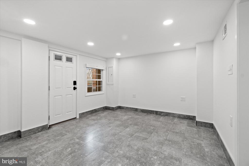 14 E Linden St