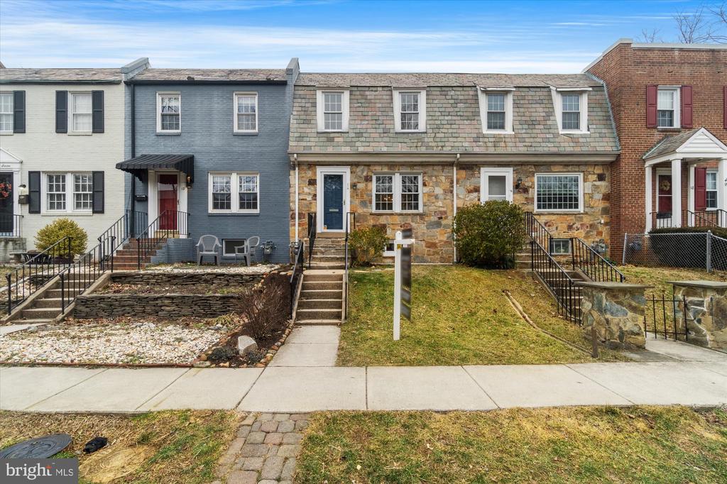 14 E Linden St