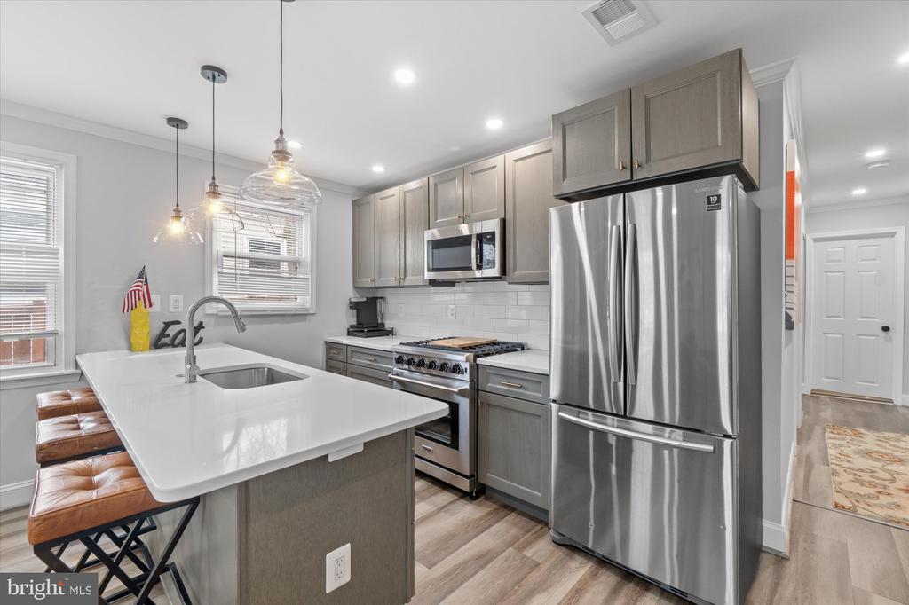 35 E Reed Ave