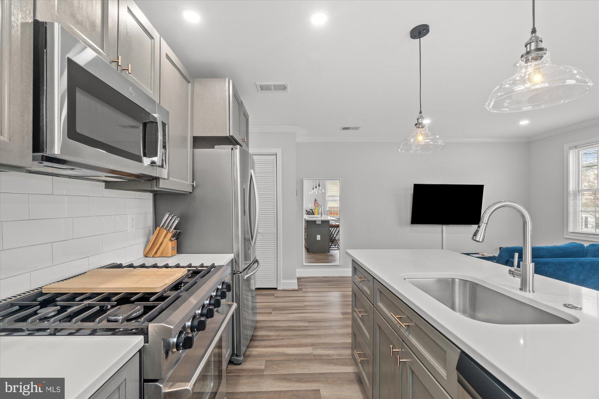 35 E Reed Ave