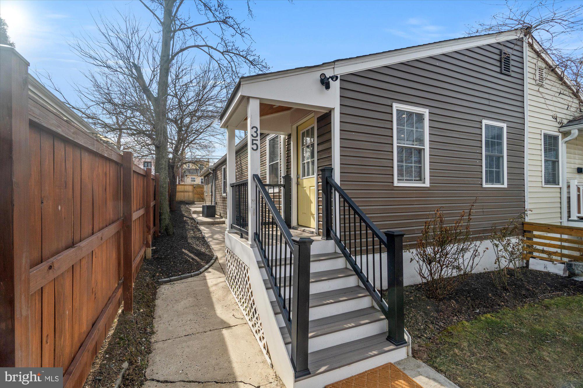 35 E Reed Ave