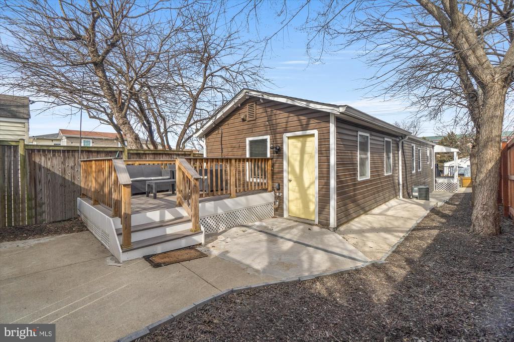 35 E Reed Ave