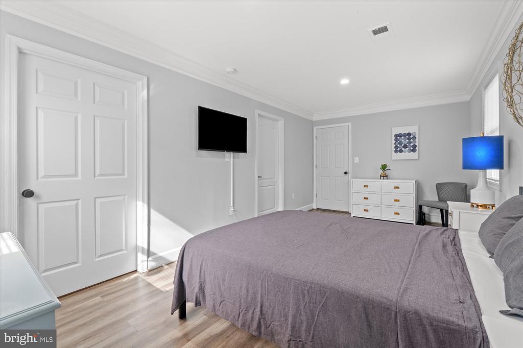 35 E Reed Ave