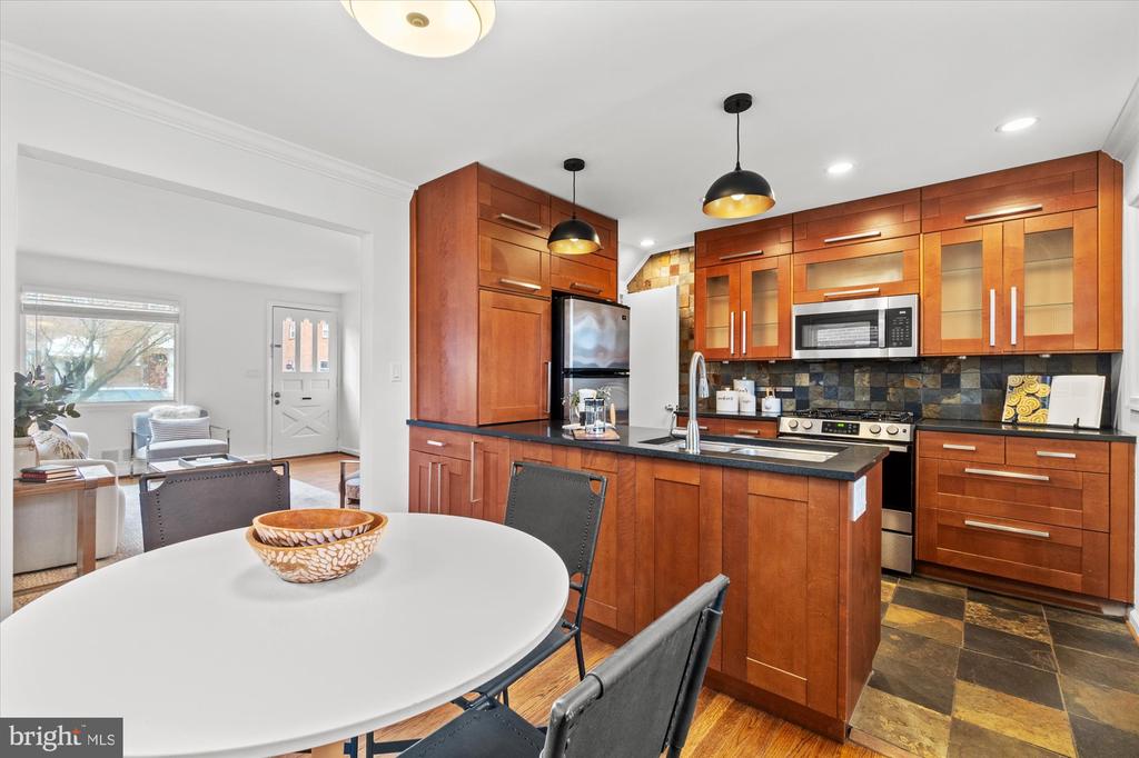 118 E Glendale Ave E