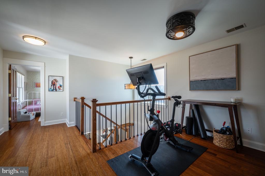 401 E Custis Ave