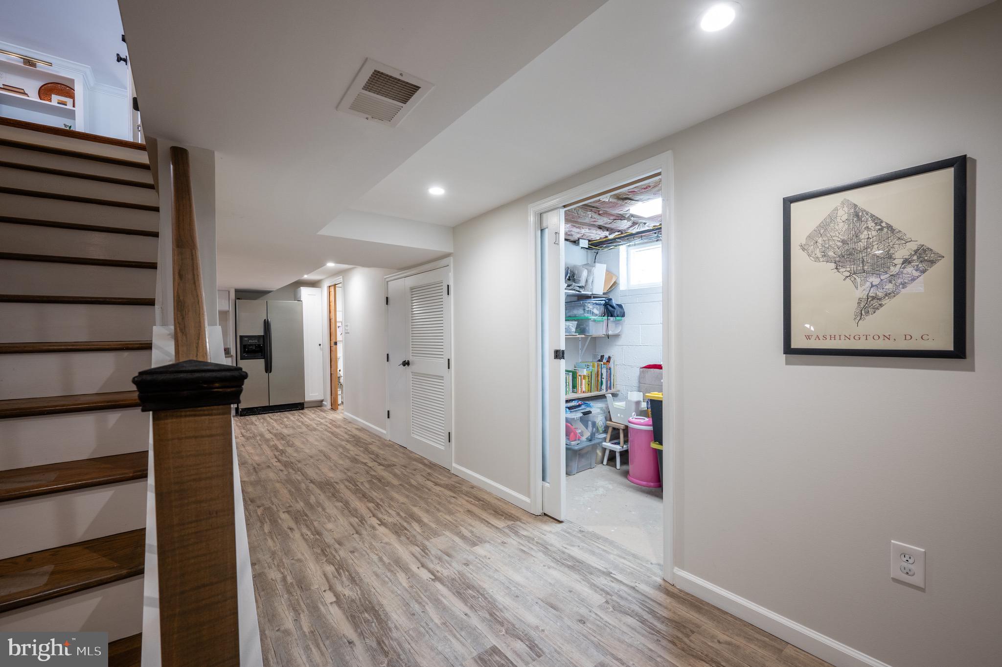 401 E Custis Ave