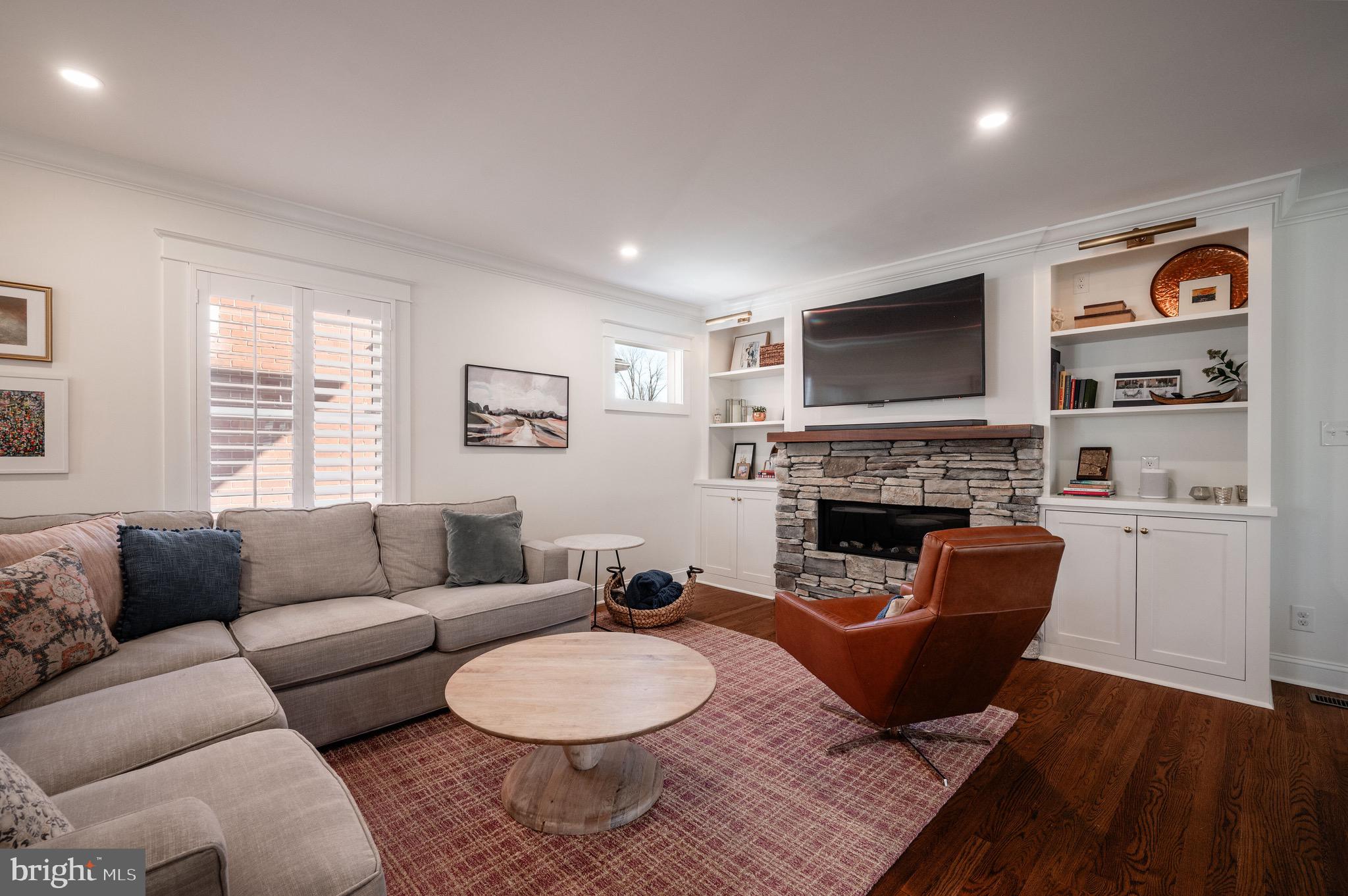 401 E Custis Ave
