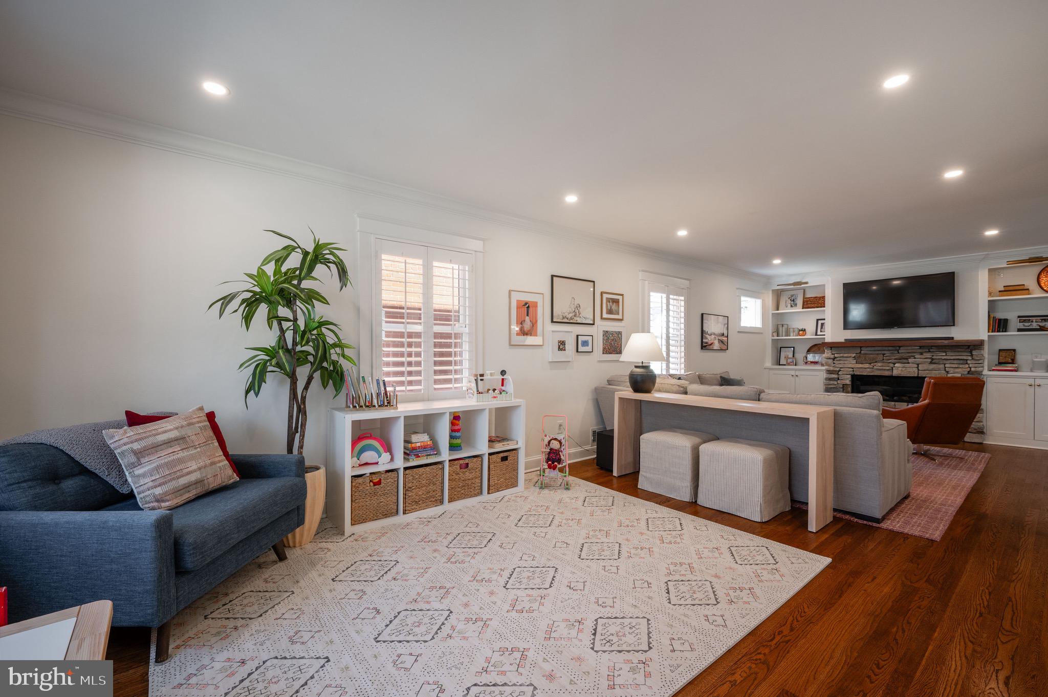 401 E Custis Ave
