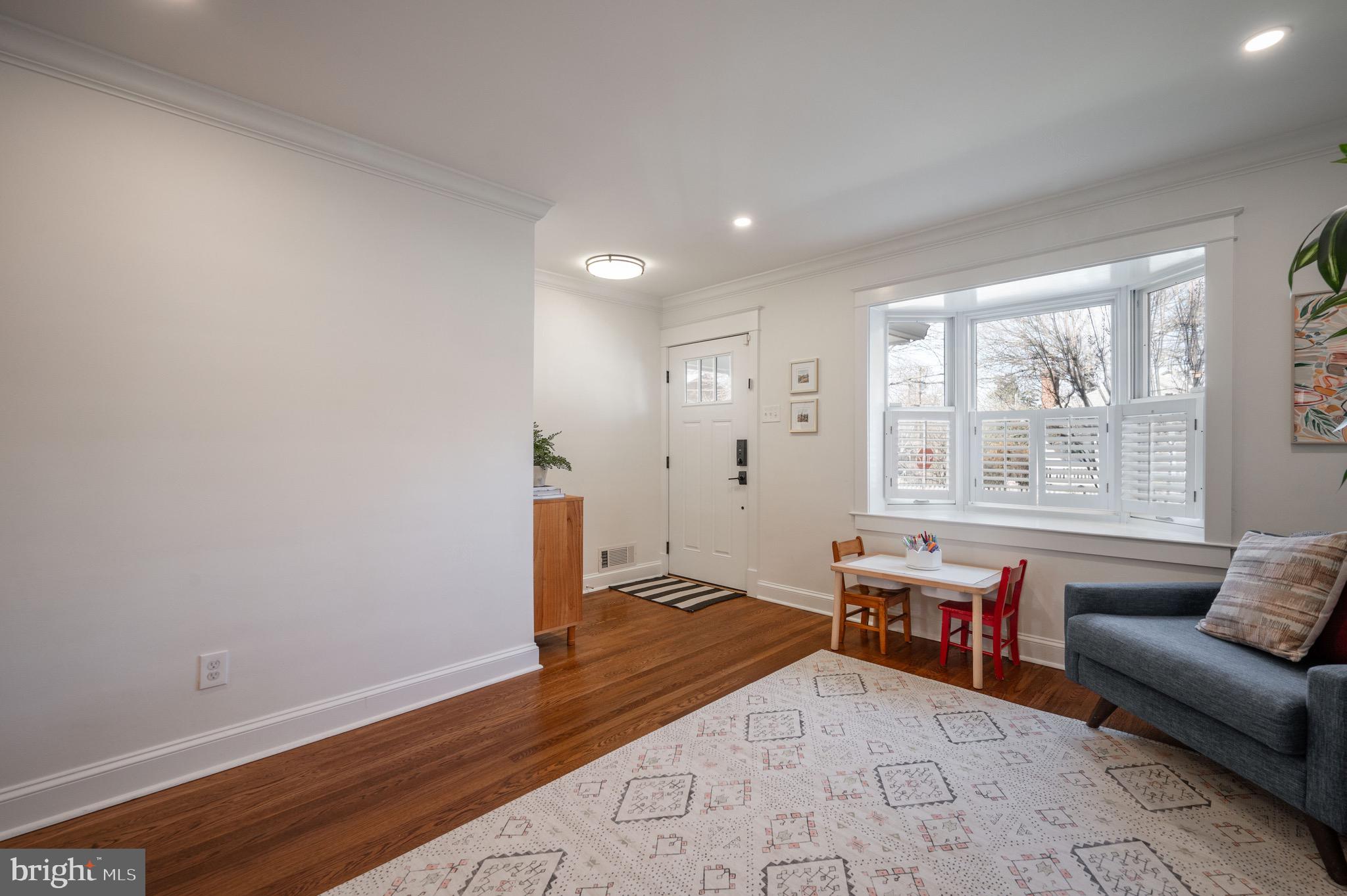 401 E Custis Ave