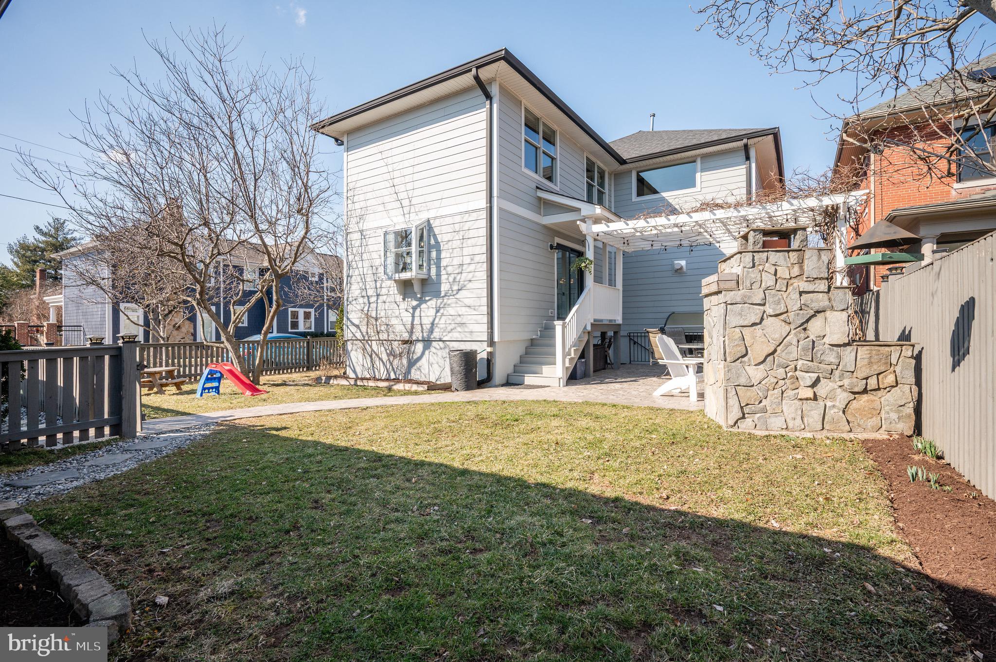401 E Custis Ave