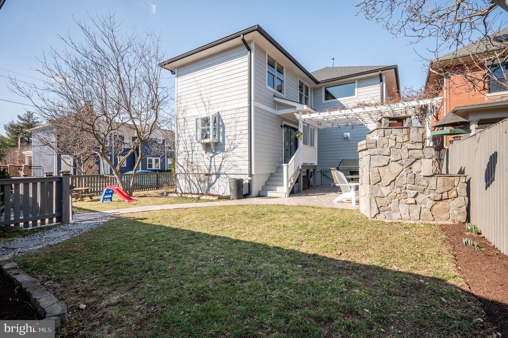 401 E Custis Ave