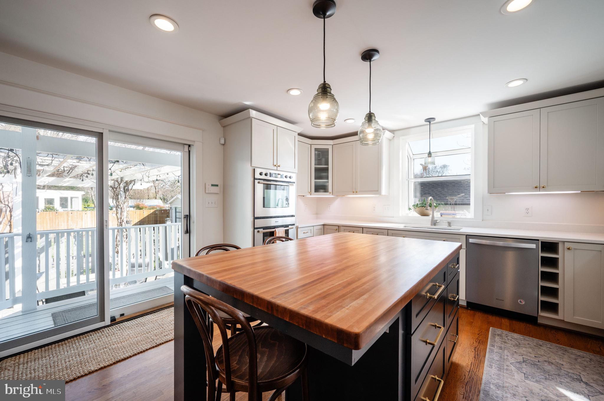401 E Custis Ave