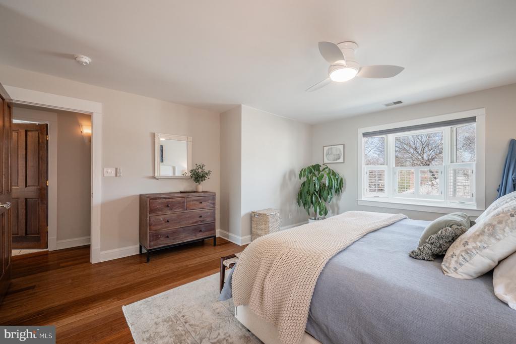 401 E Custis Ave