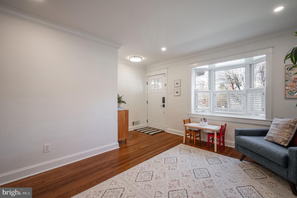 401 E Custis Ave