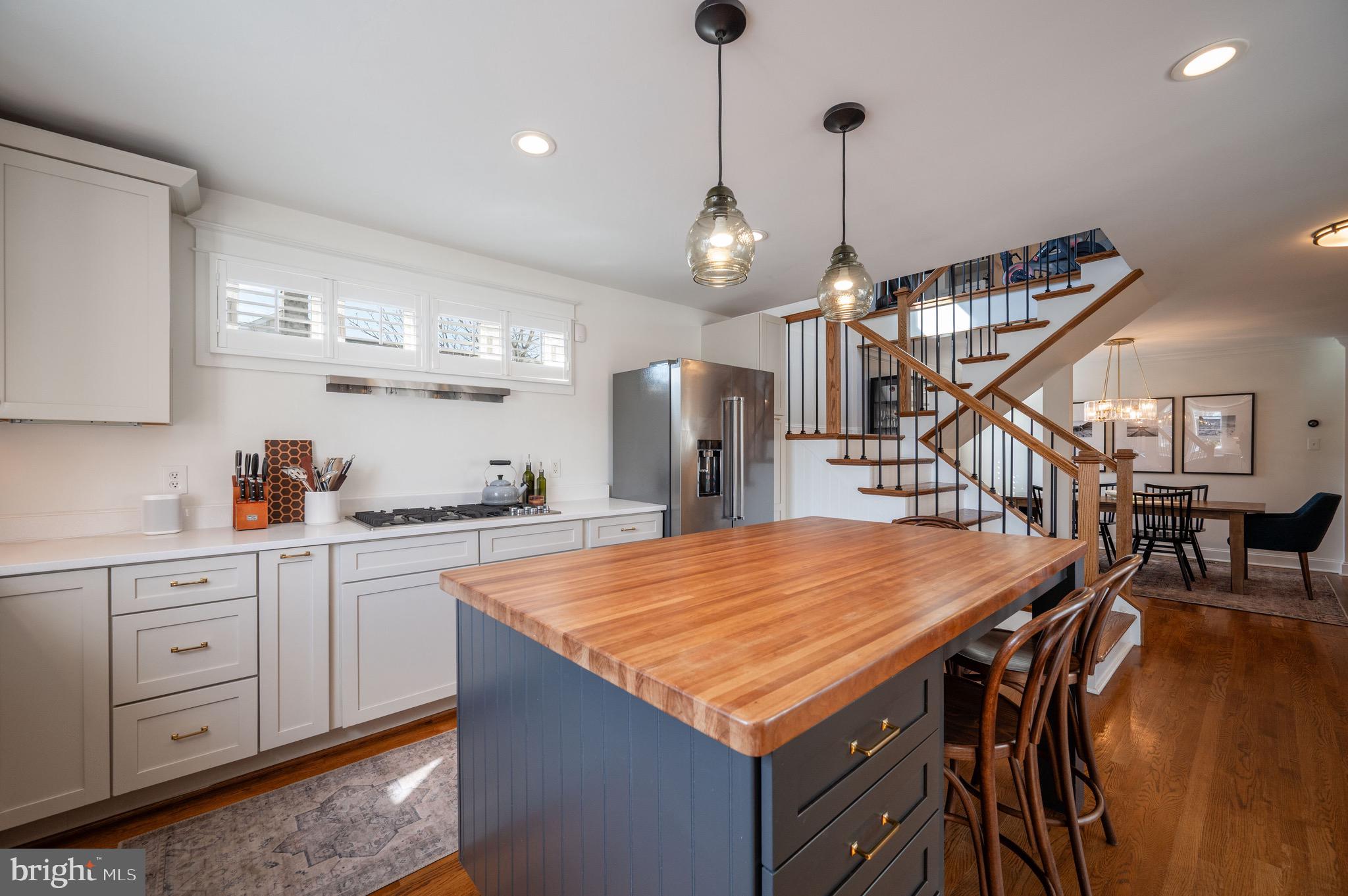 401 E Custis Ave