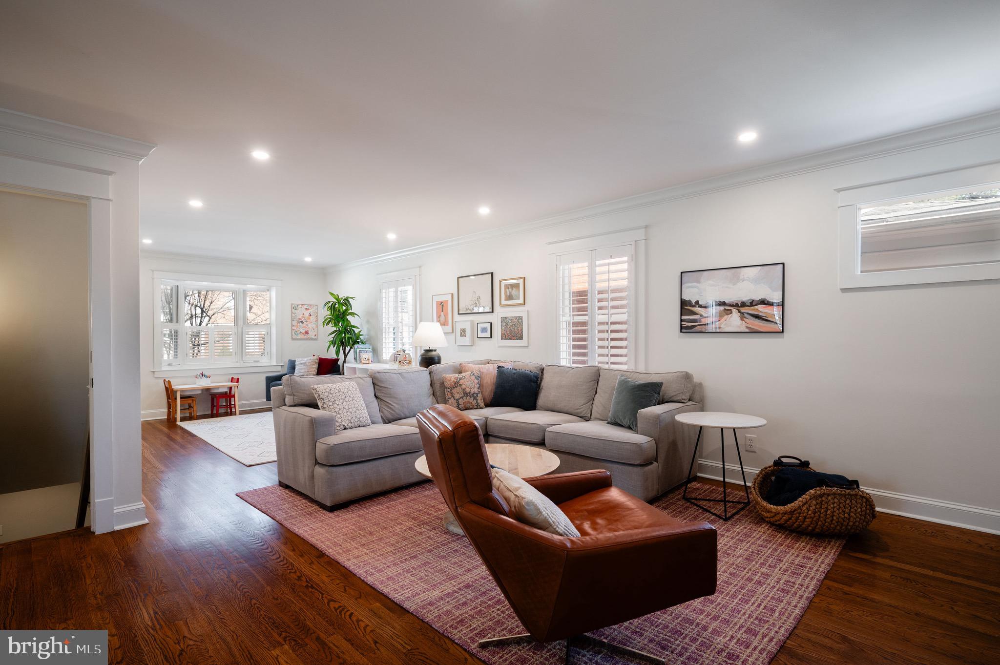 401 E Custis Ave