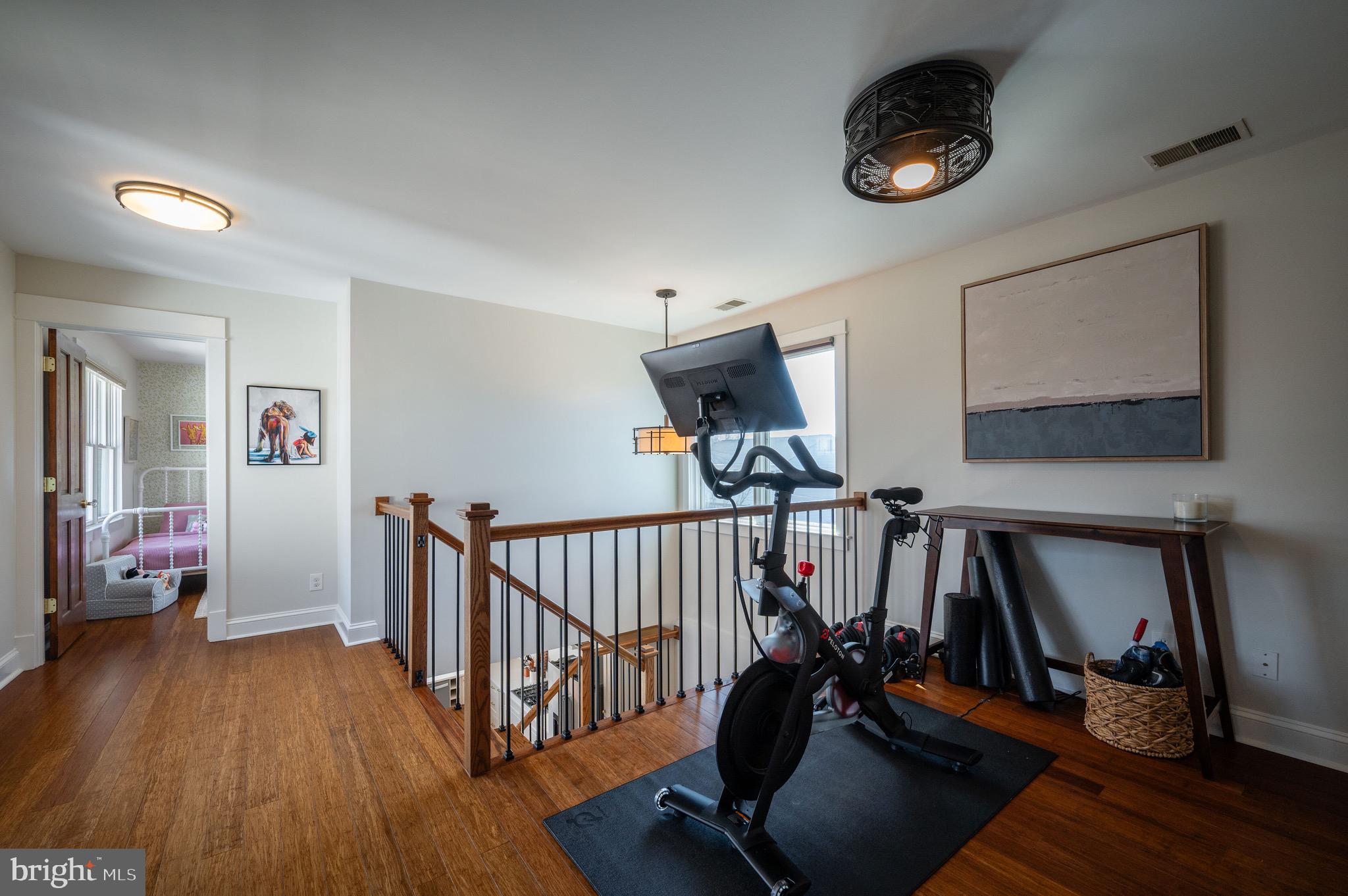 401 E Custis Ave