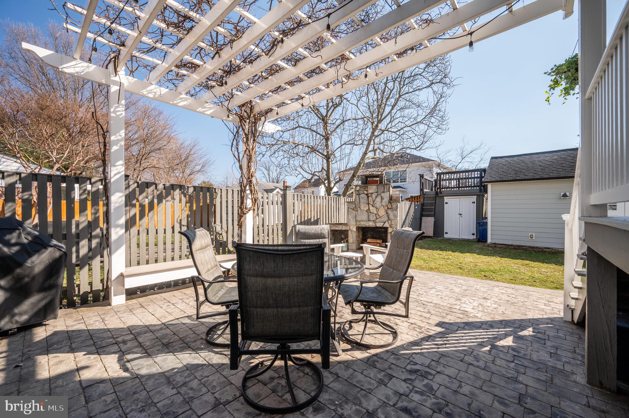 401 E Custis Ave