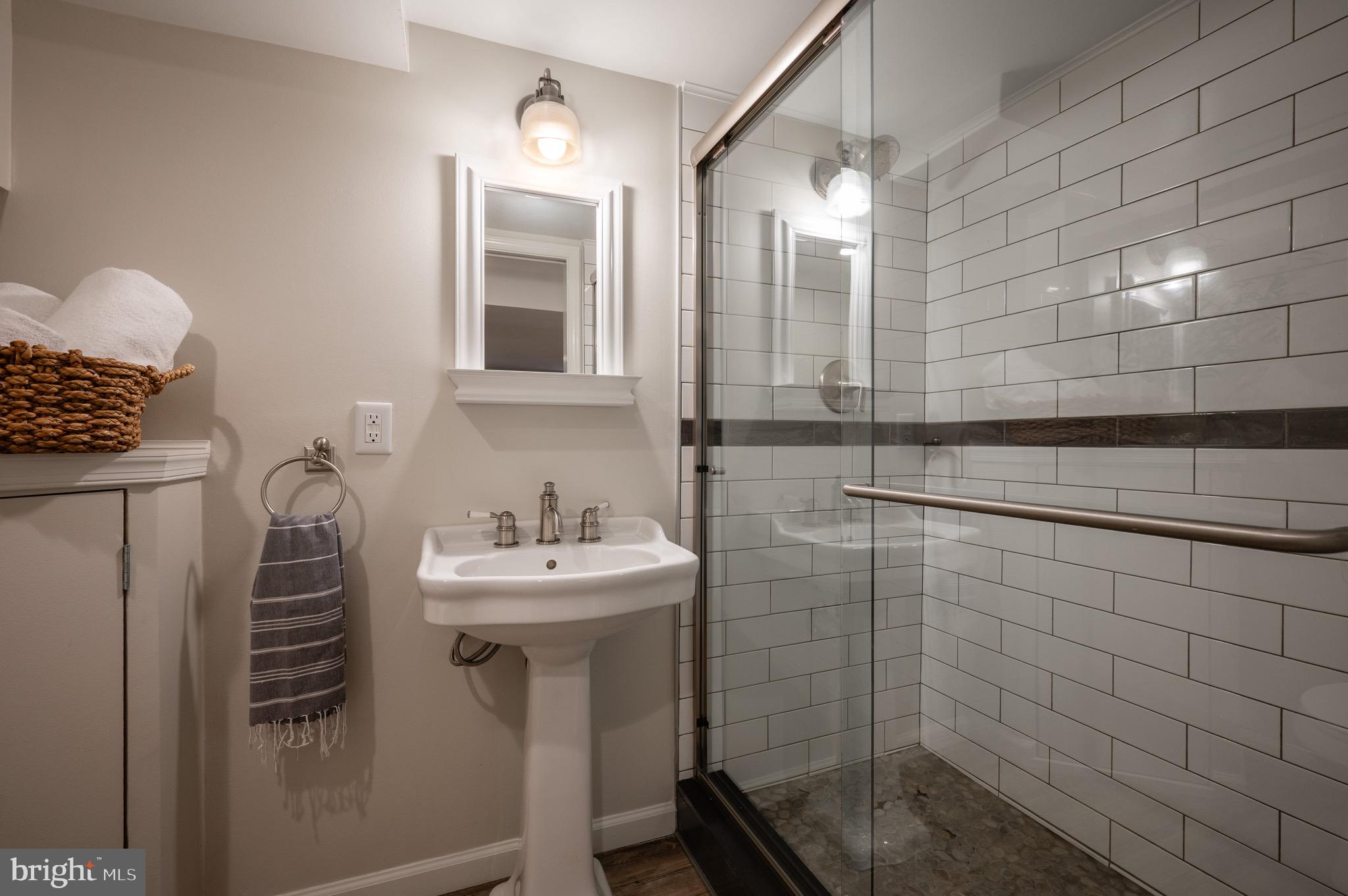401 E Custis Ave