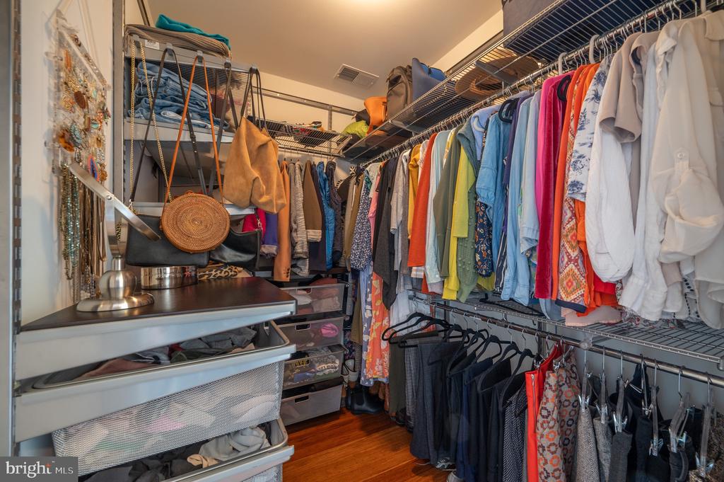 401 E Custis Ave