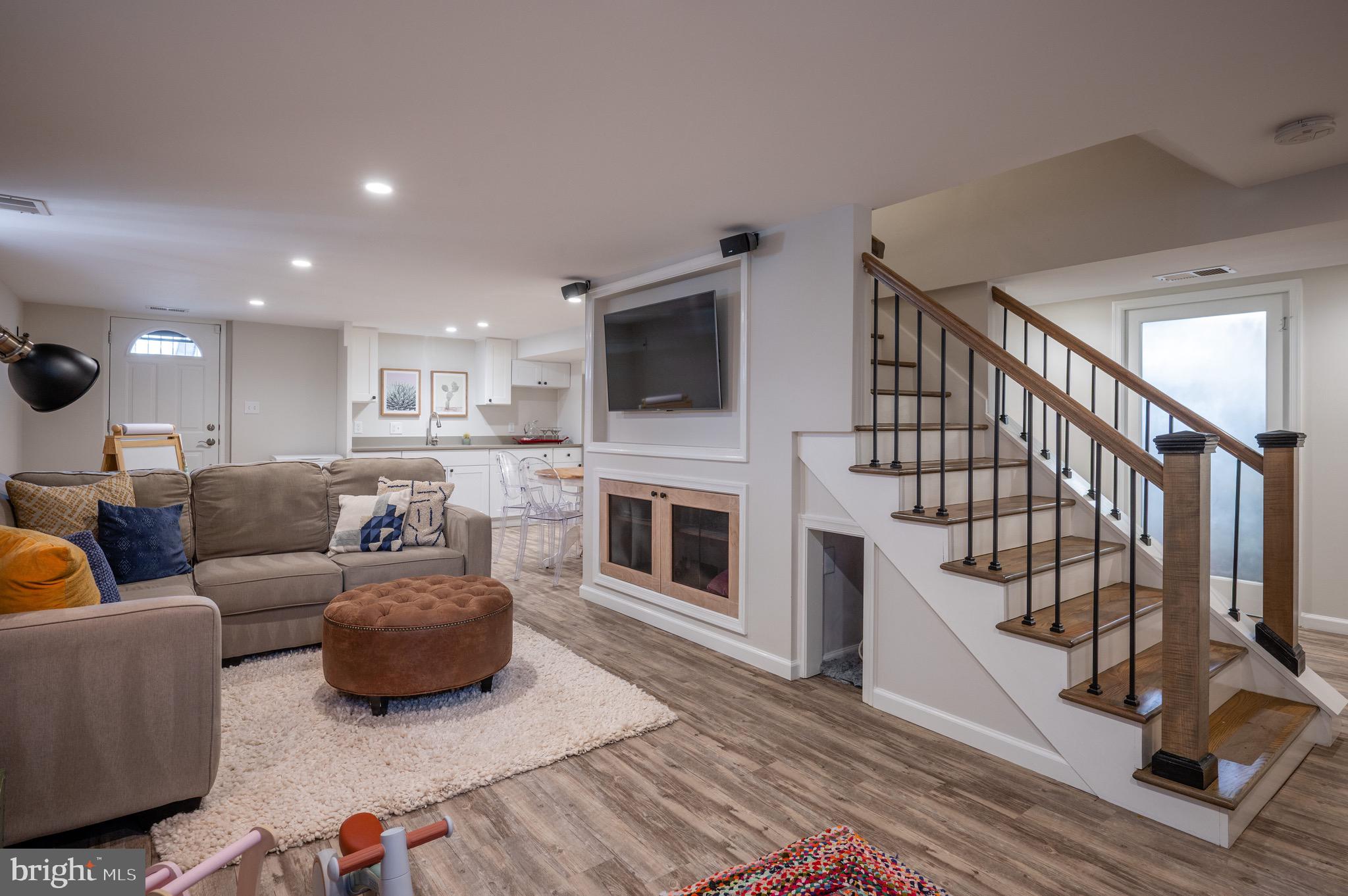 401 E Custis Ave