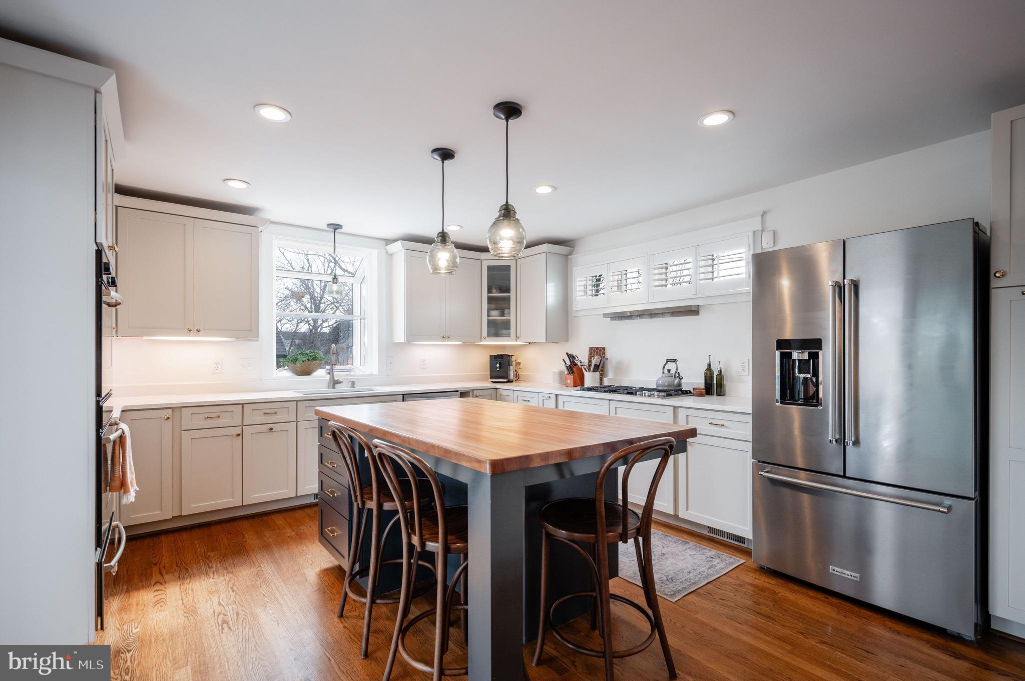 401 E Custis Ave