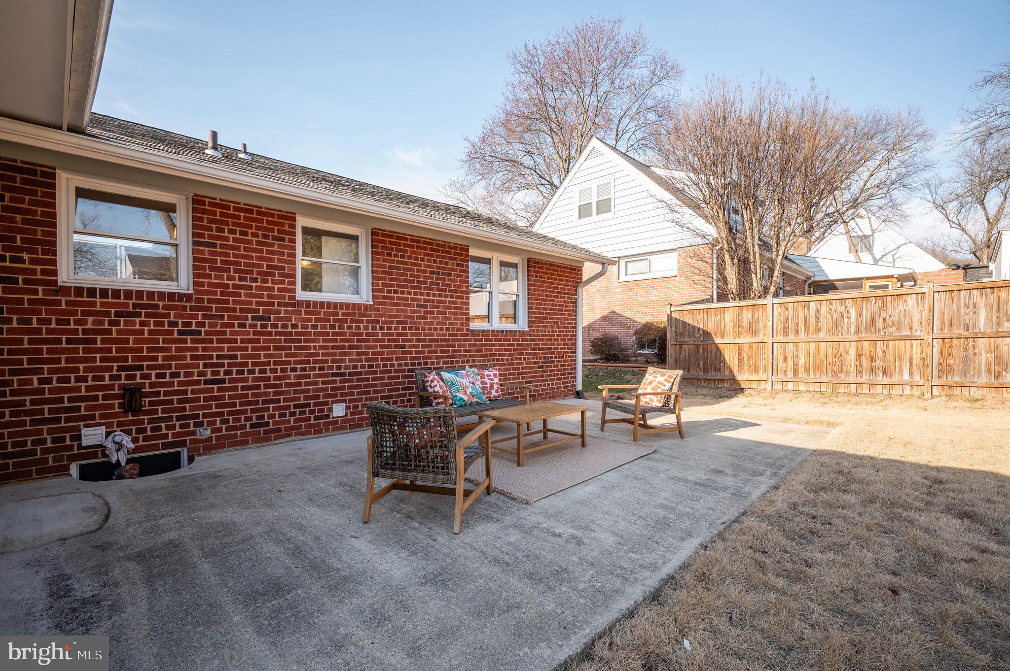 503 N Mansfield St