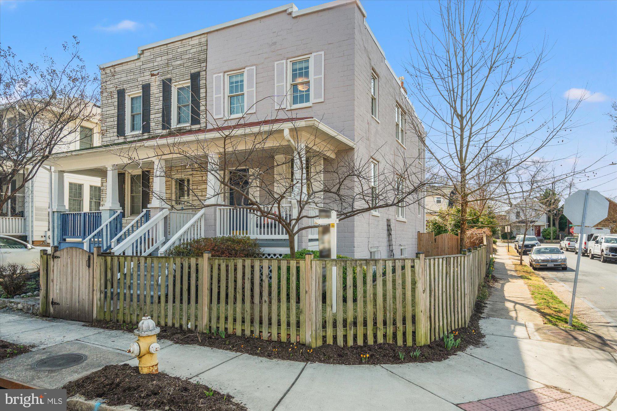 401 Hume Ave
